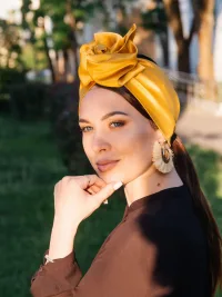 Гибкая повязка на голову.