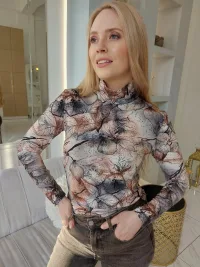 Водолазка из вискозы с принтом Листья