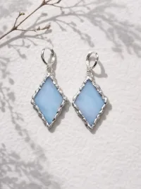 Серьги из розового витражного стекла