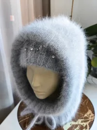Комплект из ангоры ручной работы.