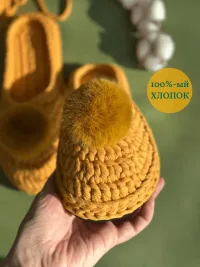 Тапочки с закрытым носом и помпоном
